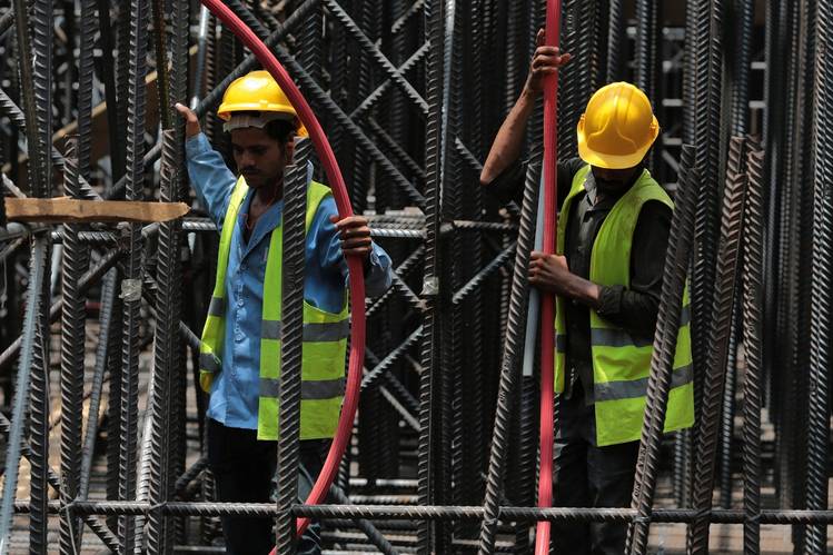 Saudi builder Binladin terminates 50,000 jobs