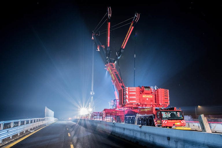 Night Time Video of Italian Crane Rental Firm AutoVictor's Liebherr LTM