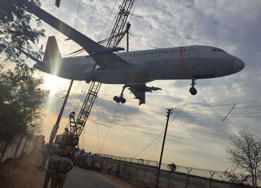 Raghav Roadlines lattice boom crane buckles and drops a 70-ton airplane