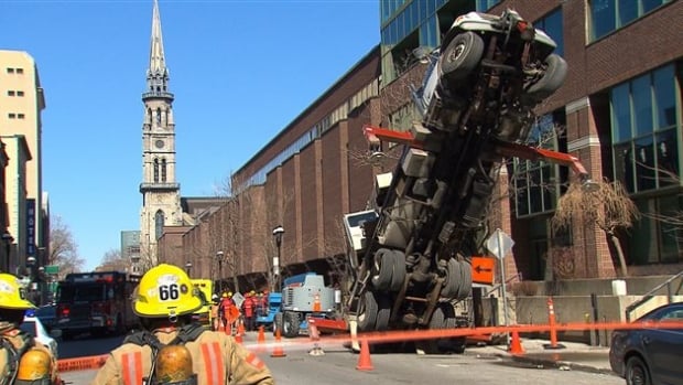 Terex RS70100 Boom Truck tips over killing one in Montreal