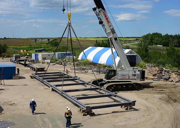 Davco Welding Ltd. Working in Alberta with Link-Belt Cranes