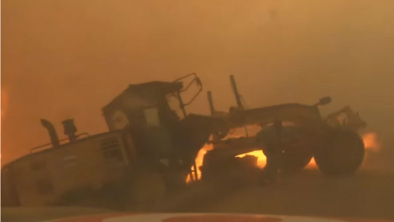 Man escapes Komatsu Road Grader before wild fire engulfs machine ...