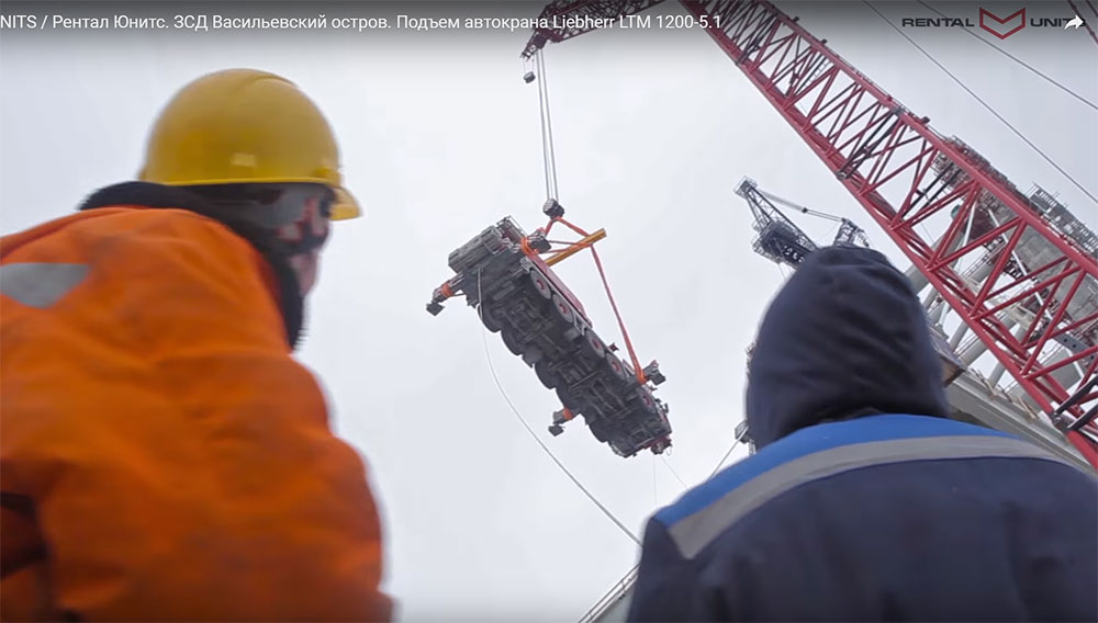 Awesome Video – Mammoet’s Crawler lifting an AT crane at ZSD Vasilievsky island Bridge Construction in Russia