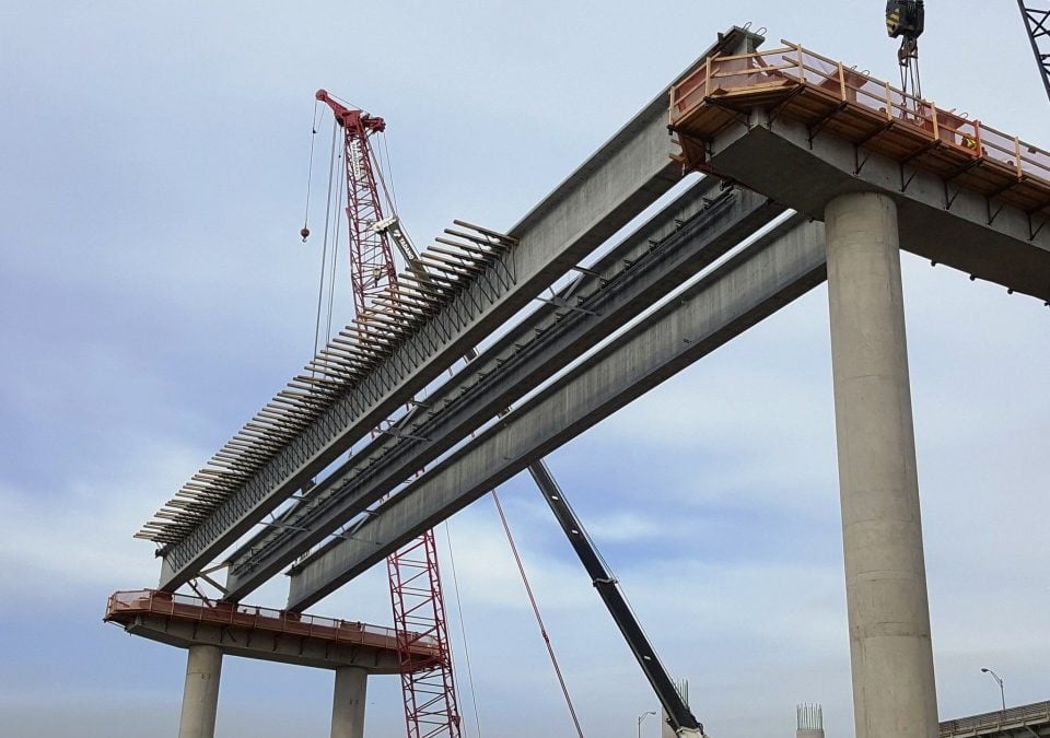 Time Lapse video of New Goethals Bridge in New York take shape with supports