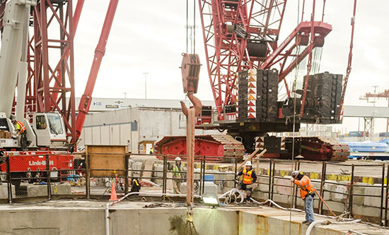 In Pictures: Cranes lower a retrofitted platform with Demo Machine at Bertha Site.