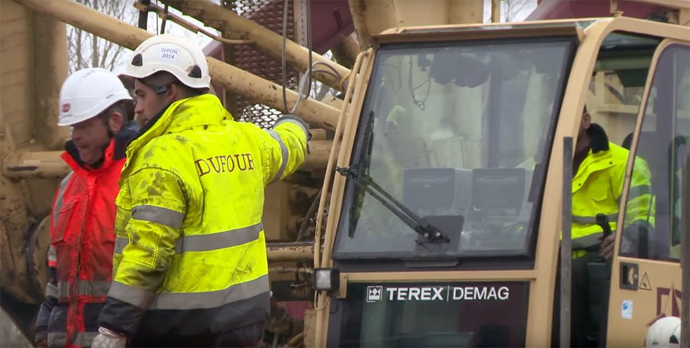 Video of Bollore Logistics transporting a 260-ton transformer in France.