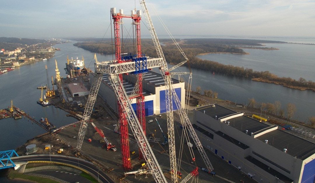 Mammoet constructs its tallest gantry crane ever in Poland for a unique lifting operation