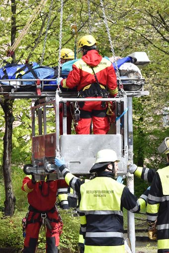 Pictures of serverly overweight man rescued via Crane from his ...