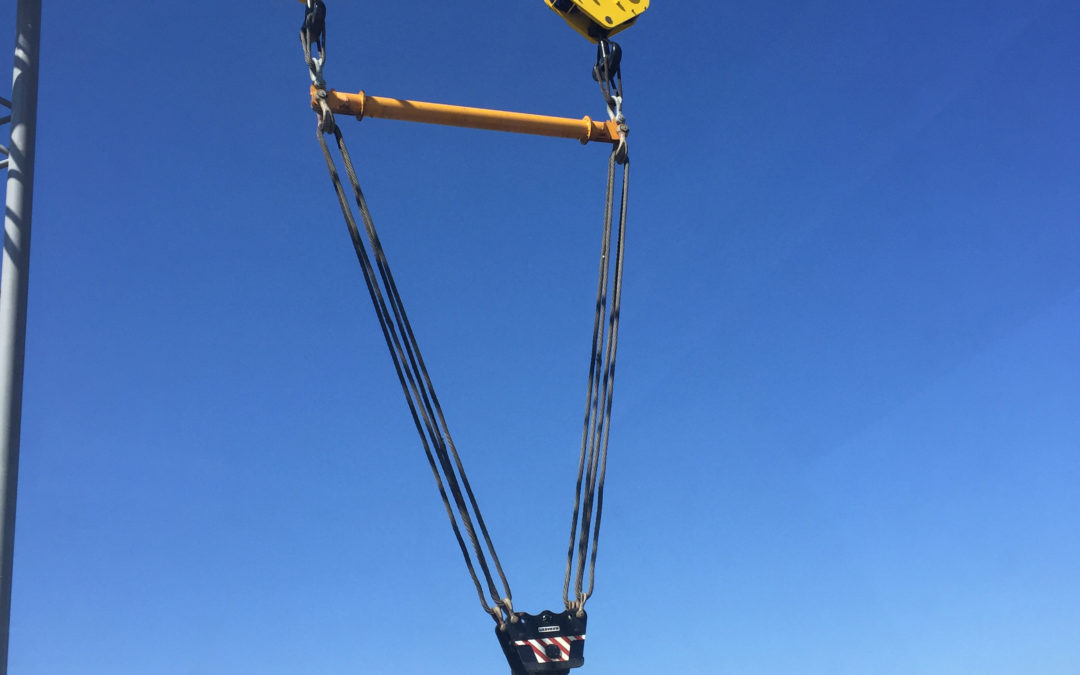Rigging manufacturer Modulift Spreader Beam Lifts 380t Towers for Offshore Project