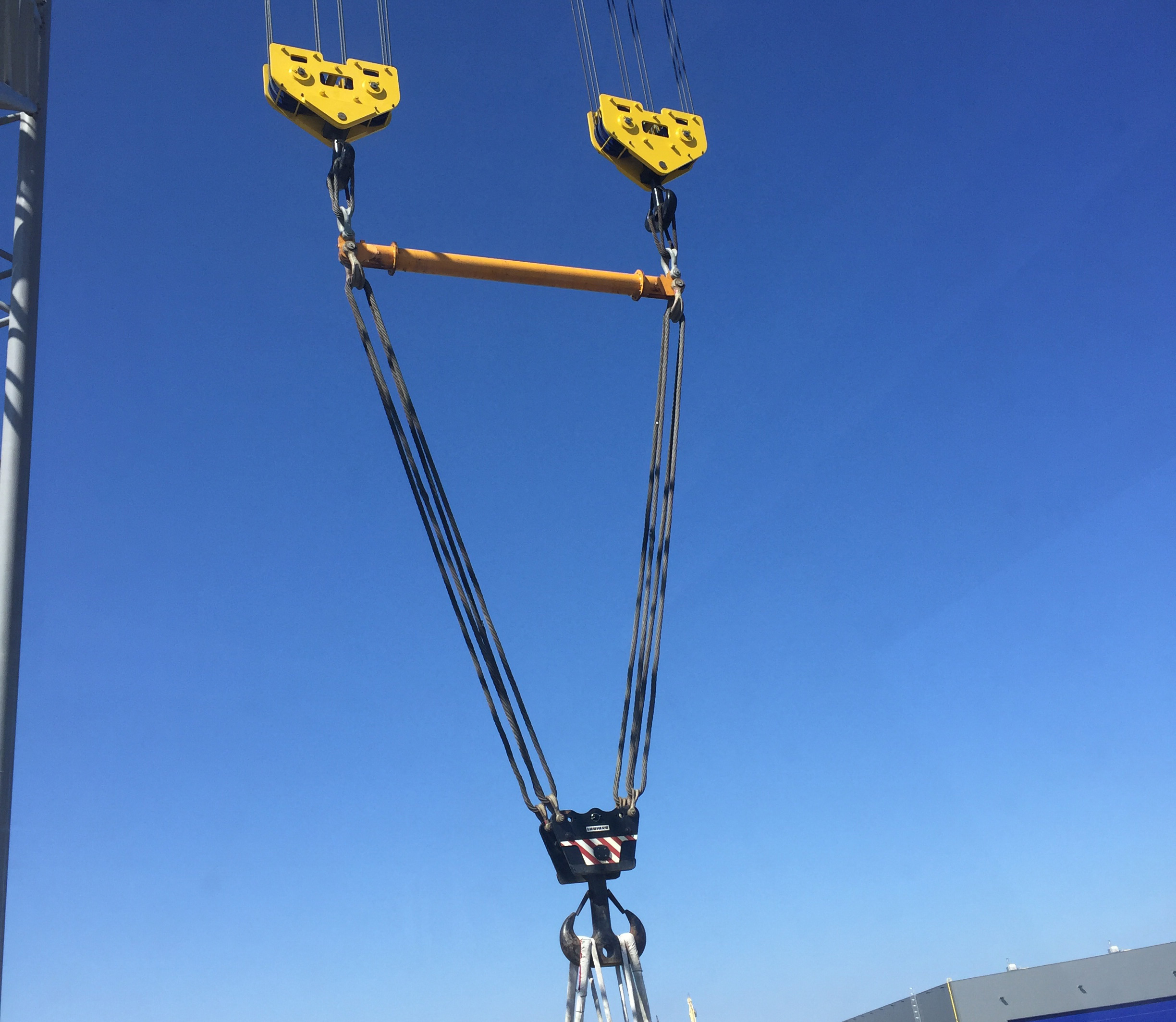 Rigging manufacturer Modulift Spreader Beam Lifts 380t Towers for