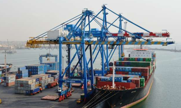 Ghana Port acquires 11.4 million Euro high speed remote control Liebherr cranes