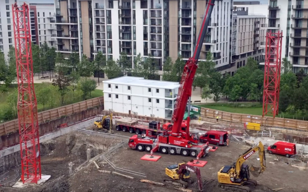 HTC Wolffkran erects a luffing jib tower crane in London in nice Time Lapse Video