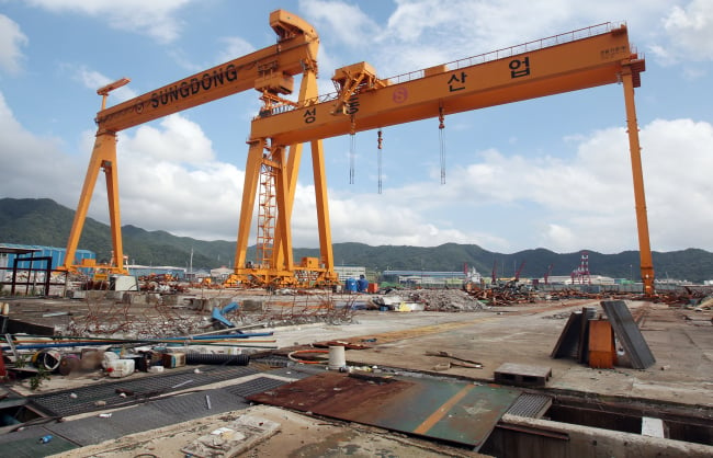 Sungdong’s 700-ton “Goliath Crane” will soon be purchased by a shipbuilding company in Romania