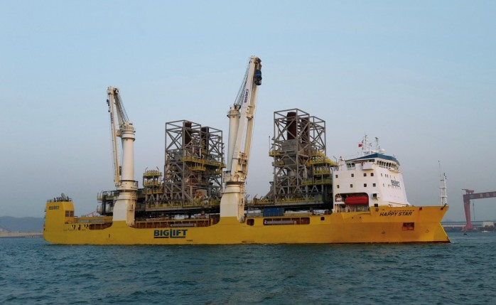 BigLift Shipping ordered an new vessel featuring  two 900 mt Huisman Heavy Lift Mast Cranes