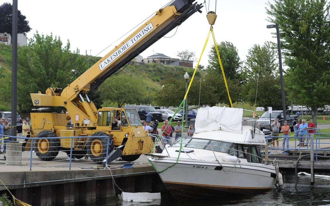 15-ton Grove Down Cab crane lifts sunken boat out of Lake Erie Marina