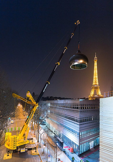 Dome hoist near the Eiffel Tower by Liebherr LTM 1350-6.1 mobile crane