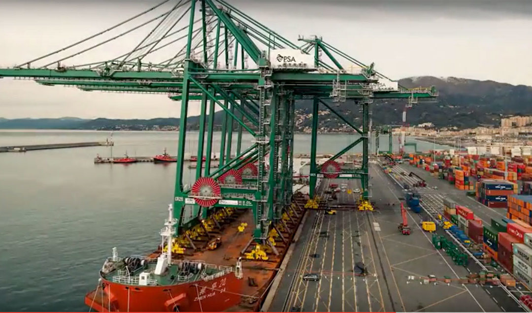 Quickie Timelapse of ZPMC manufactured Quay cranes delivered to North Tyrrhenian sea port in Italy