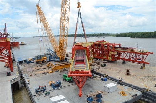 Sarens Demag CC 6800-1 crawler crane installs World’s Largest Fixed Shiploader at Convent Marine Terminal in Louisiana