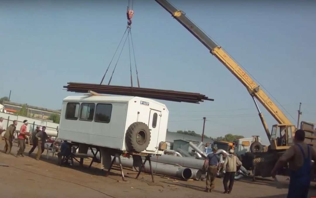 Watch this fleet footed crane operator escape with his life as this 25-ton truck crane tips over