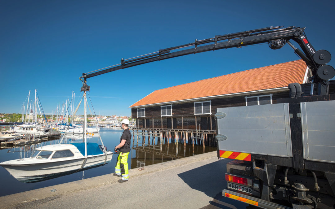 Hiab renews its mid-range loader cranes and launches light and compact HIAB X-HiPro 232
