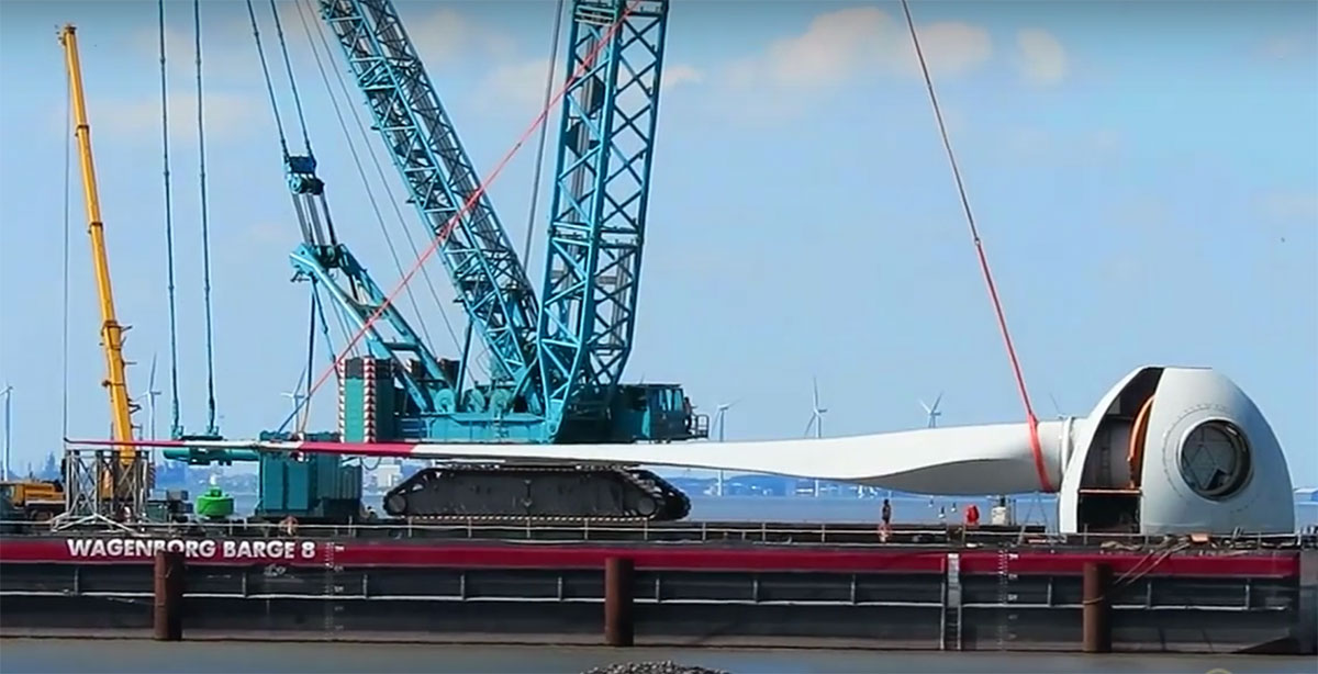 Videos of Enercon's 1600-ton Terex CC 9800 crawler crane setting