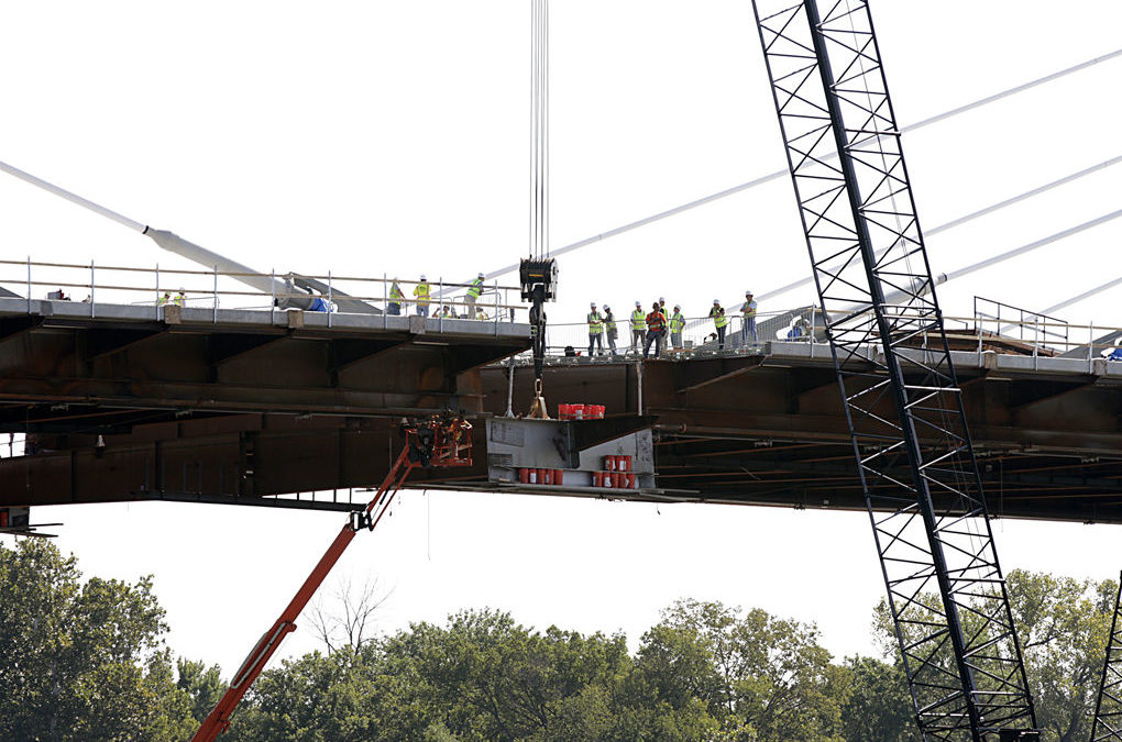 Topping Tree completes Final East-End bridge section install connecting Indiana and Kentucky
