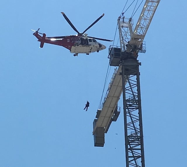 Firefighters rescue Injured Tower Crane Worker via Helicoptor in LA