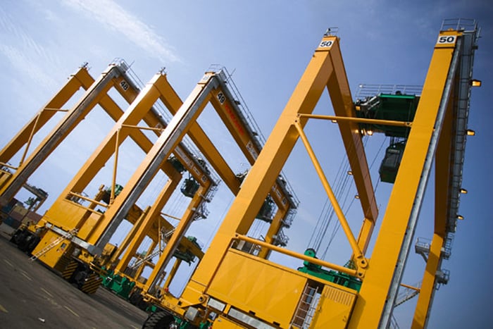 Charleston port to add 12 rubber-tire gantry cranes
