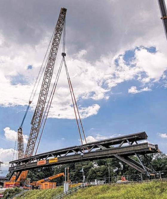 liebherr-lg1750-crane-lifting