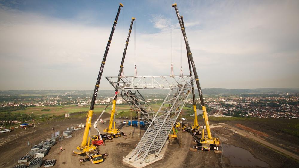 Watch Video of Terex Cranes erecting a monument to the Coal Mining Industry in Germany