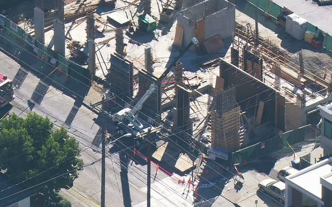 2 Seattle Area Construction workers severely injured as Down Cab RT crane strikes Power Lines