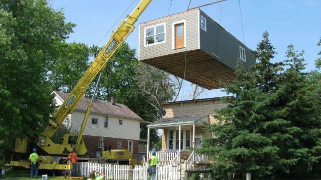 Kinser Crane assists Evanston High School, IL students build fourth house