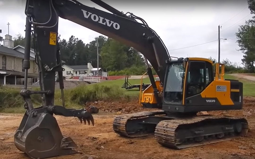 We liked watching this impartial review of a 2016 Volvo EC220EL #Excavator by Letsdig18