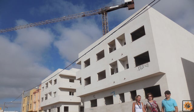 Tower Crane at abandoned Canary Islands construction project needs new home 9 years later