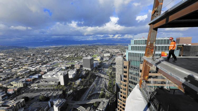 la-2455220-me-adv-wilshire-grand-topping-out15-ma-20160313