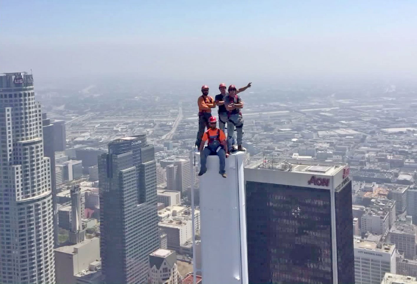 Самая высокая t. Лос-Анджелес Wilshire Grand Center Wu Tang. Вышки в Лос Анджелесе. Гранд Тауэр Руф. Самая высокая гора в Лос Анджелесе.