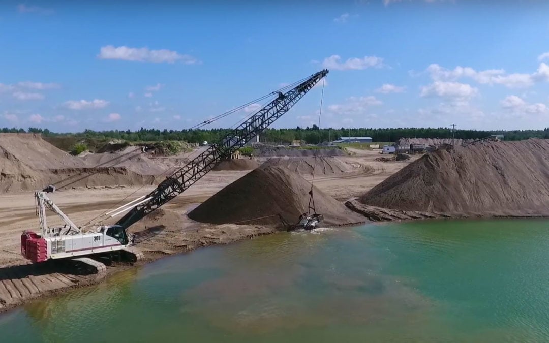 Video of Link-Belt 308 HYLAB 5 set up as a Dragline dredging at a Sand Pit