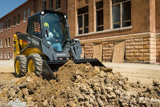 New John Deere Grading-Heel Buckets Offer Smooth Productivity in Tight Spaces for Skid Steers