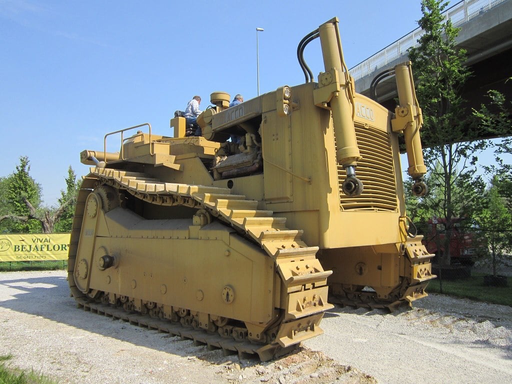 Check Out The Acco Super Bulldozer The Largest Tracked Bulldozer Ever