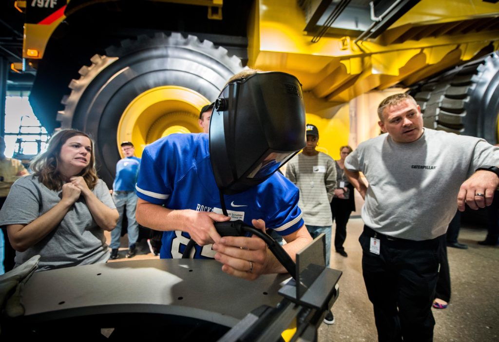 caterpillar-encourages-students-to-explore-manufacturing-options