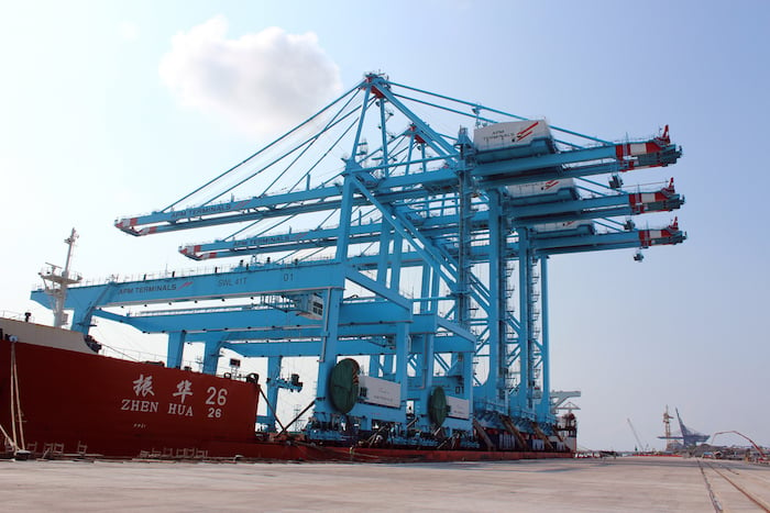Gantry cranes mean big business for heavy-lift carriers