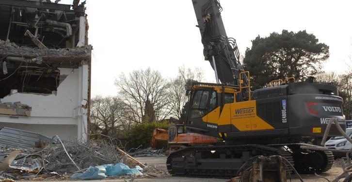 FIRST VOLVO EC480E HIGH REACH EXCAVATOR GOES TO WESSEX