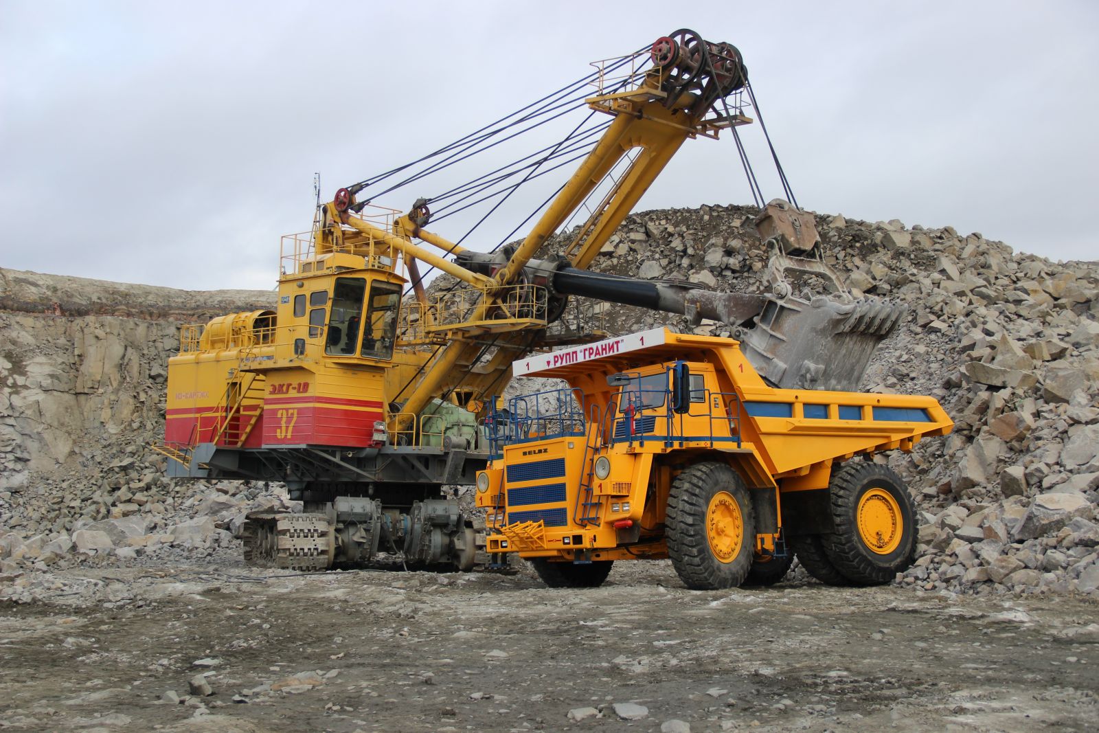 Belaz-75571-mining-dump-truck-4