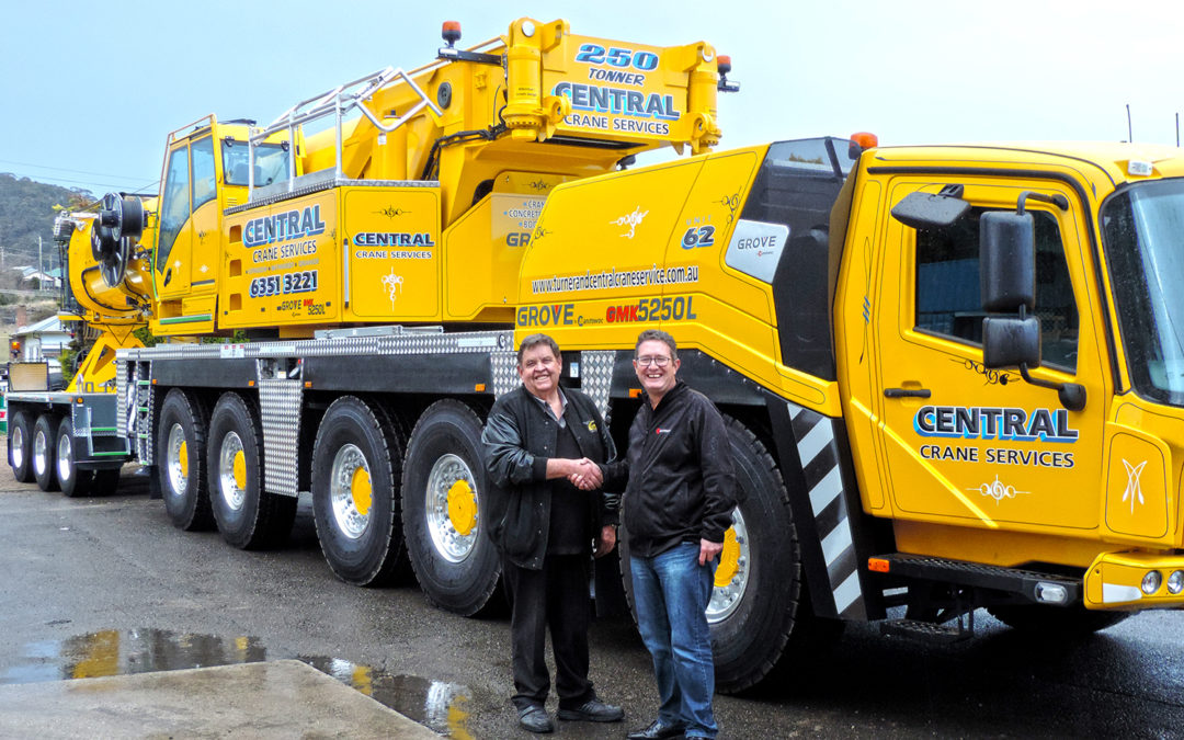 Turner and Central Crane Services takes delivery of a Grove 250t GMK5250L All Terrain