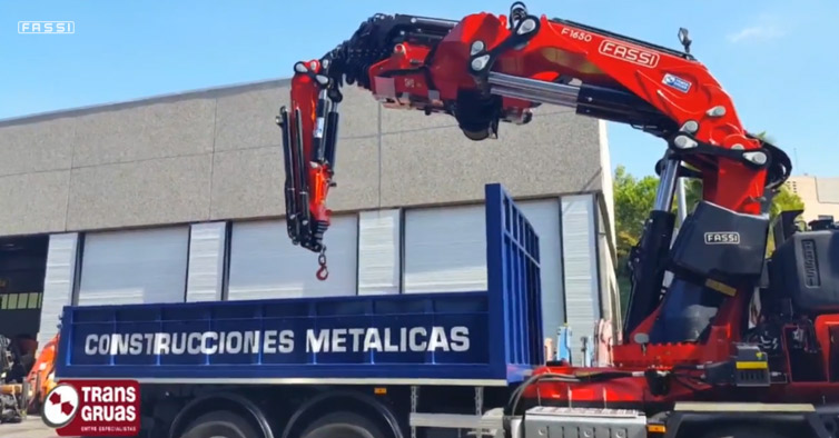 The first Fassi F1650RA xe-dynamic loader crane fitted in Spain