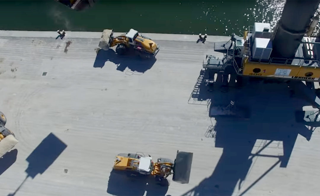 L 586 XPower Wheel Loaders excel at Port Handling Solutions in this official Liebherr video