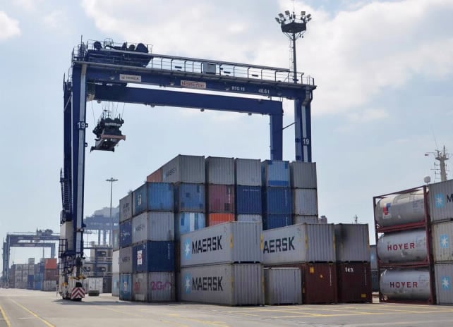 Mumbai Port operator purchases eighteen Terex rubber-tired and four Terex rail-mounted gantry cranes