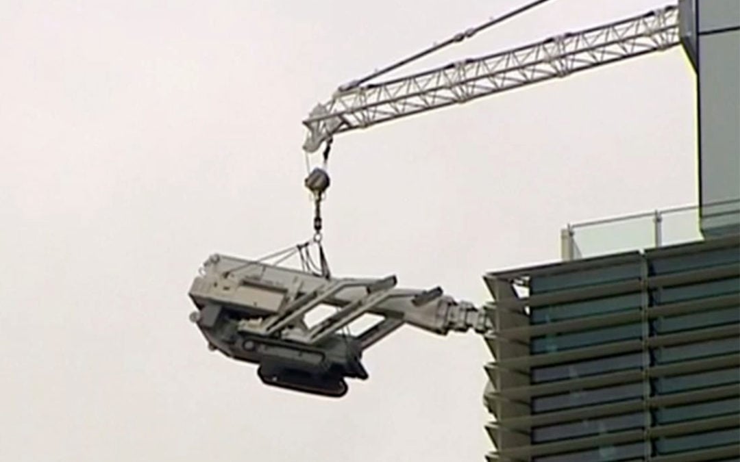 Access platform lift stuck at 51 stories over a Sydney Building is safely lowered