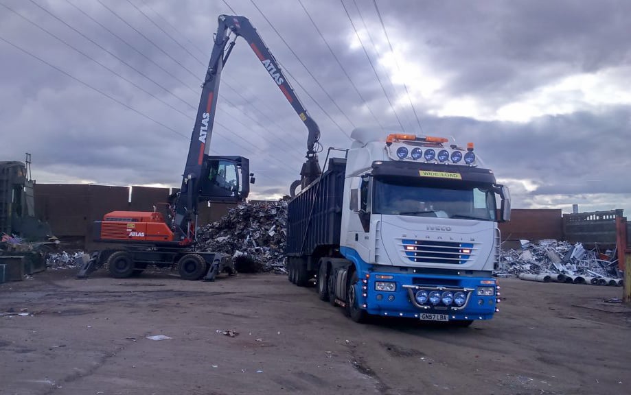 Reliance Scrap Metal has taken delivery of a new ATLAS 350 MH material handler in UK