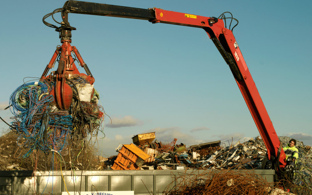 Hiab launches new JONSERED 1500RZ recycling crane at the Pollutec exhibition, France